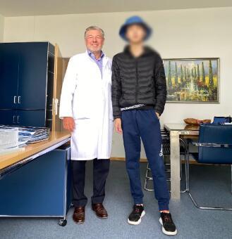 脑干胶质瘤案例：美国名校学子与脑瘤缠斗12年，父母为求较佳治疗辗转多国求