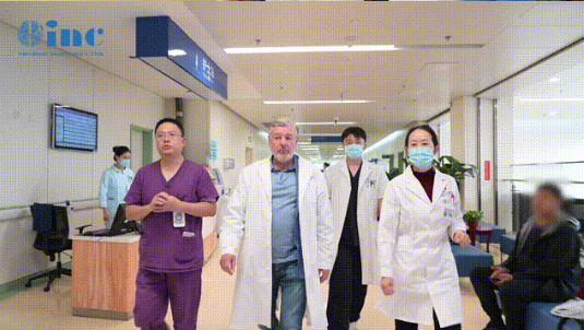 巴教授和北京天坛医院强强联合，成功完成多台示范教学合作手术，谱写中外合作新篇章。