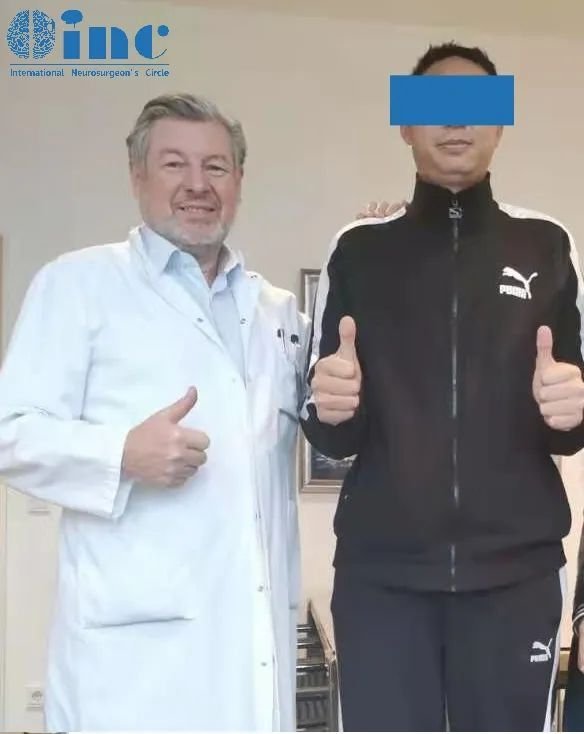术后5天顺利出院，准备要回国。到医院与巴教授交谈致谢！