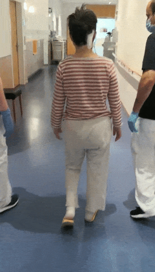 严女士术后二天即可无人搀扶行走