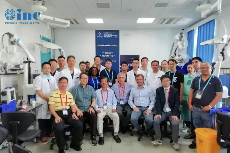 同Froelich教授参与现场指导教学的还有INC的国际儿童颅底学会主席及创始人Di Rocco教授、国际颅底外科教授Takeshi Kawase教授。