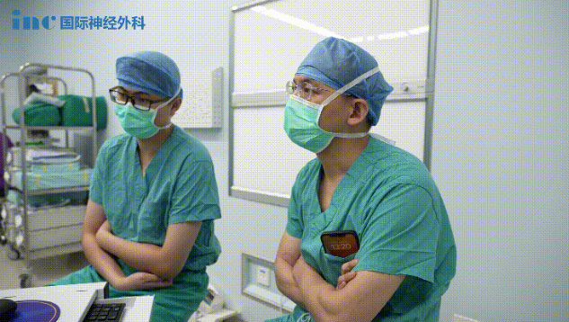 现场观摩福教授的6岁儿童经鼻神经内镜手术