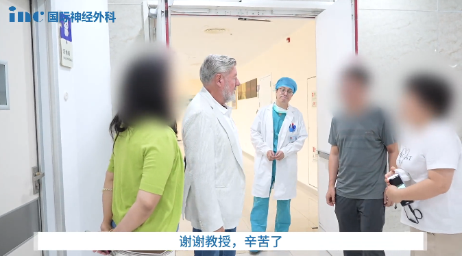 “手术结束了，一切都顺利！”苏州大学附属儿童医院手术室外，湘湘的父母等到了他们期待的好消息。