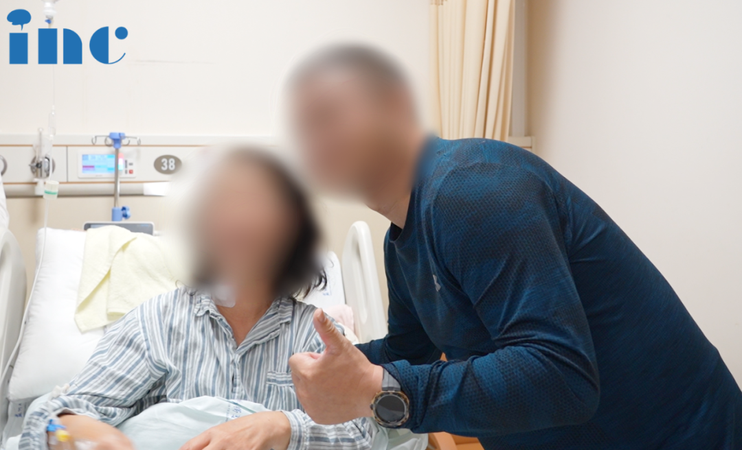柯女士术后和儿子合影，点赞感激巴教授