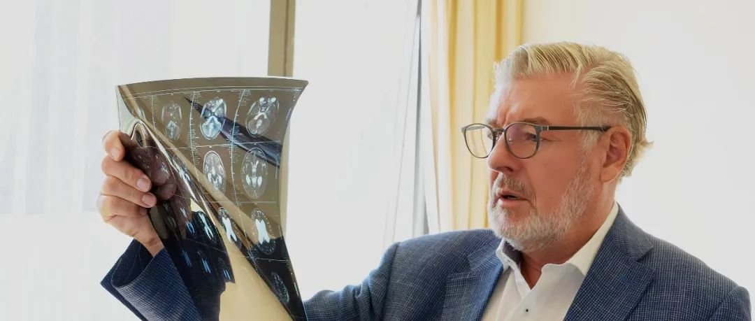 INC Helmut Bertalanffy(巴特朗菲)教授