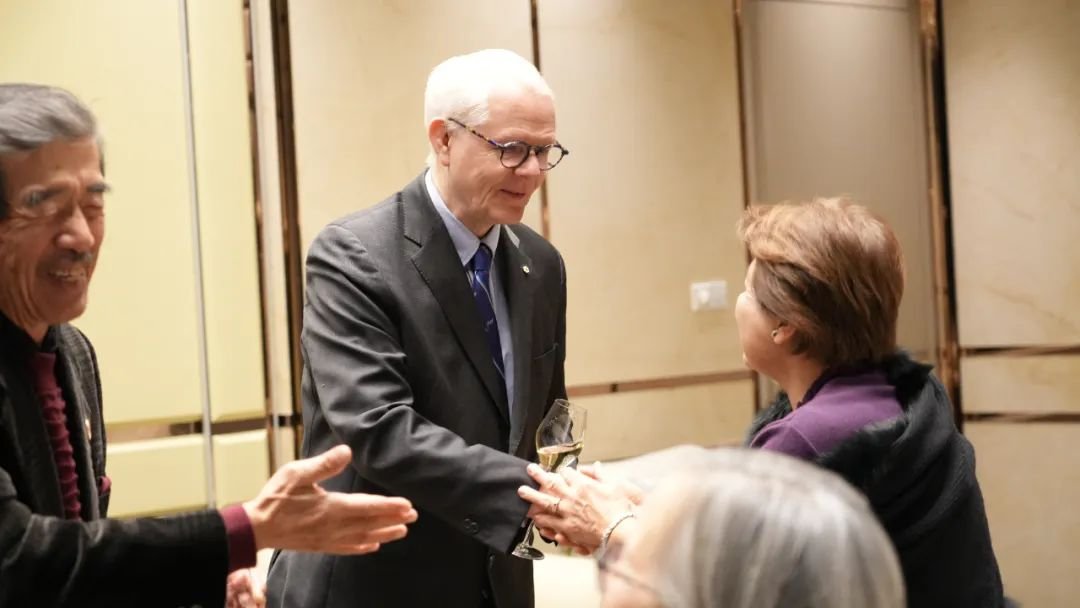 James T. Rutka教授