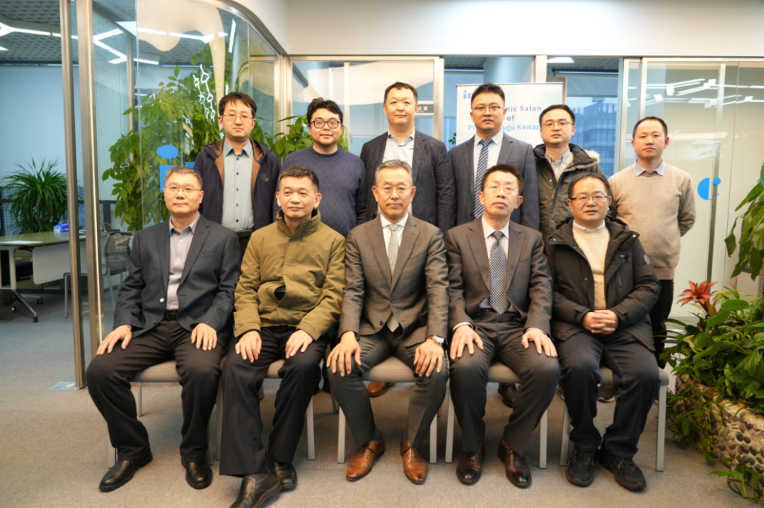 会议最后，INC为这次每一位来参加学术交流的专家颁发了证书，并和川岛明次教授进行合影。