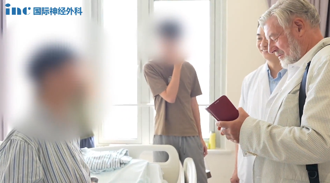 术后第3天：赵女士已经可以下床自主活动