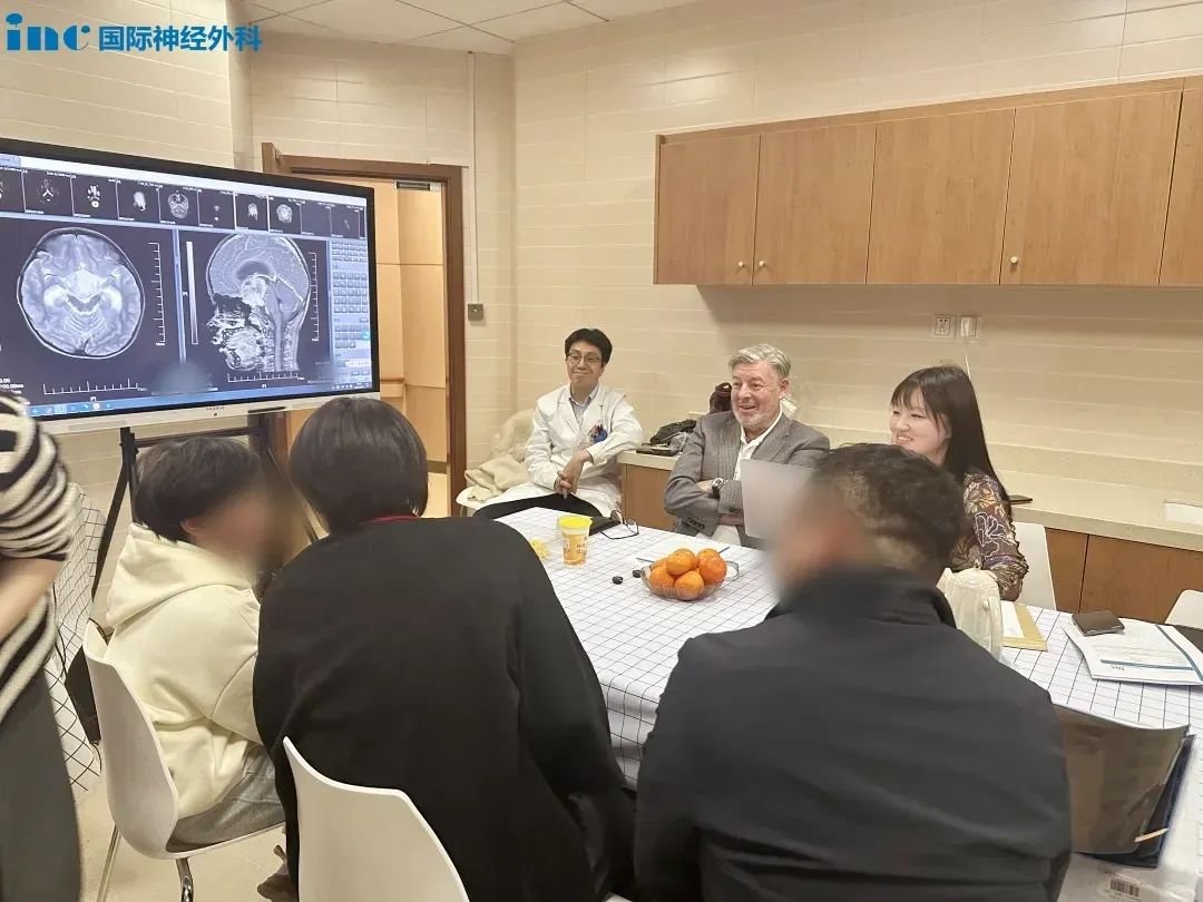 全切的可能性很大，为了保护外展神经和面神经，我决定采用和第一次手术入路不同的后正中入路。——巴教授
