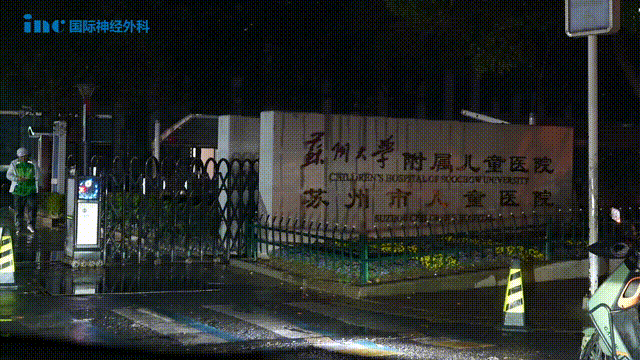雨夜中抵达苏州大学附属儿童医院的巴特朗菲教授，守护着患者的生命之光。