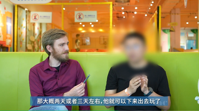 巴教授亲自操刀，将20mm大小的脑干桥脑海绵状血管瘤彻底剥离。术后10天出院，术前症状已基本消失，术后4年未复发，孩子生长发育完全正常。