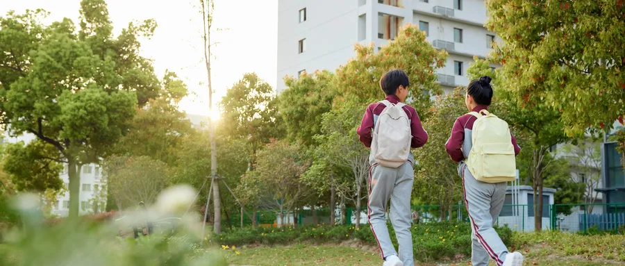 在Rutka教授为他进行的LITT治疗后，术后第二天京京成功出院，无任何术后并发症，经过短暂的休息，京京又能重返校园了！