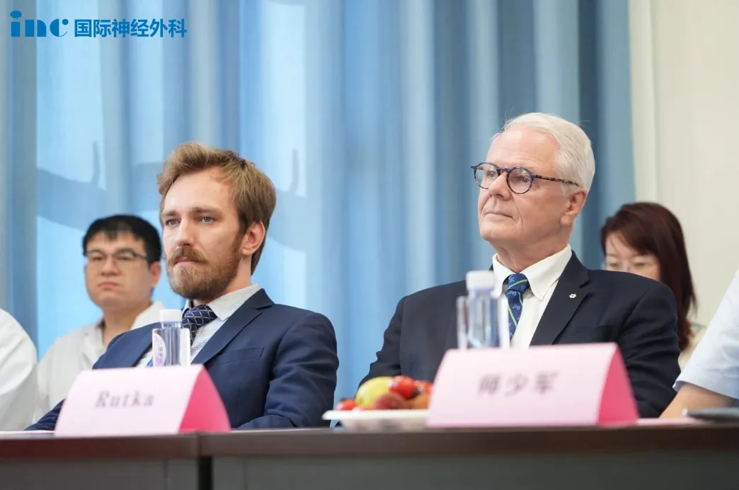 鲁特卡教授与INC国际神经外科医生集团副会长Andreas Krabbe