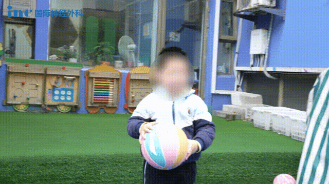 已经回到幼儿园的淼淼完全恢复了往日的活力