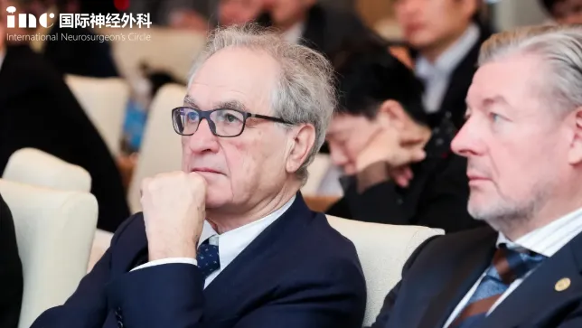 令医生直言＂棘手＂的高级别胶质瘤，两大国际专家协作切除！