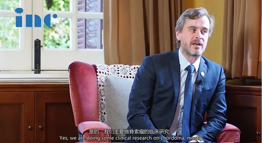 我们需要找到治疗复发脊索瘤的方法，脊索瘤对化疗反应不佳，所以必须找到治疗她的新靶点、新方法。
