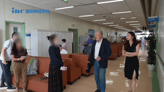 申先生一贯的果敢发挥了大作用,他没有等肿瘤长成难以对抗的“大怪物”,反而及时将它扼杀,才能有惊无险地渡过难关,有望达到理想中的高质量生活……