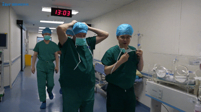 手术过程十分顺利,尽管难度极高,但术后小航情况稳定,无需进ICU观察,术后半小时余从手术室转入普通病房