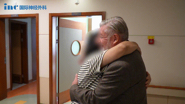 欢迎脑瘤小勇士归来!6岁男孩脑中钻进一条“大虫子”,术后家人激动拥抱巴教授