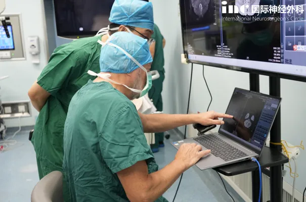 术后1个半月，症状好转消失