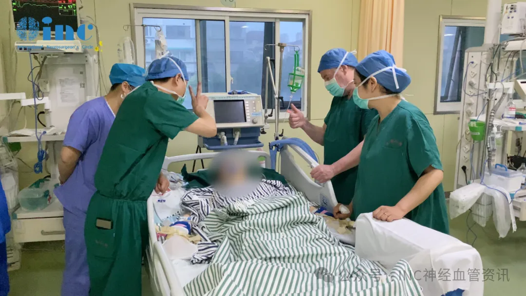 术后第十二天，王女士出院了。术后MRI显示病变得到全切，困扰她四年的脑血管疾病终于被彻底摆脱。