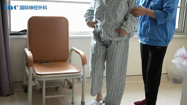 术后第4天，邓女士已经下床，正常吃饭