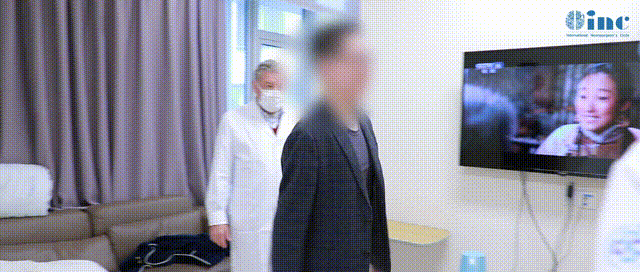 很感慨我终于触地了，我终于站着了，而且我还能往前迈步走。