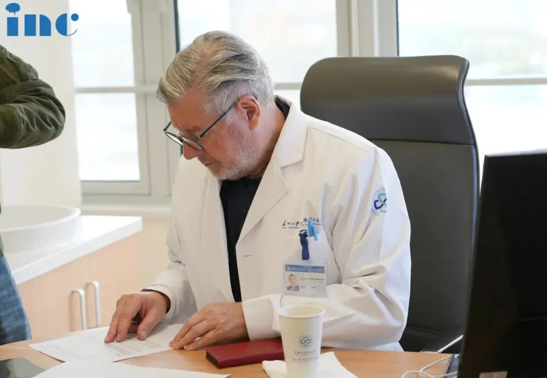 巴教授与文文的术前谈话中