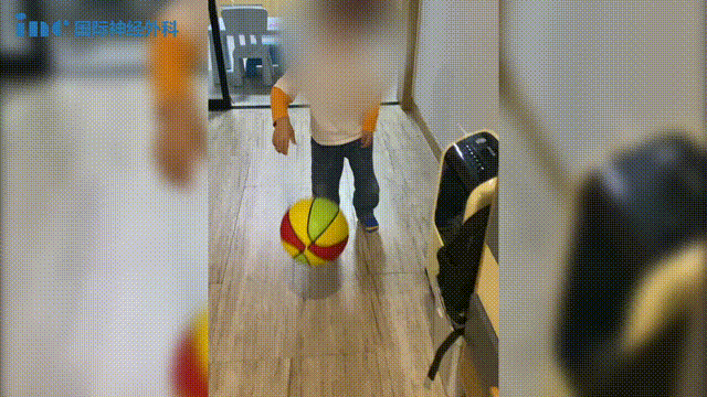 2022年，热爱运动的聪聪攀爬、打篮球