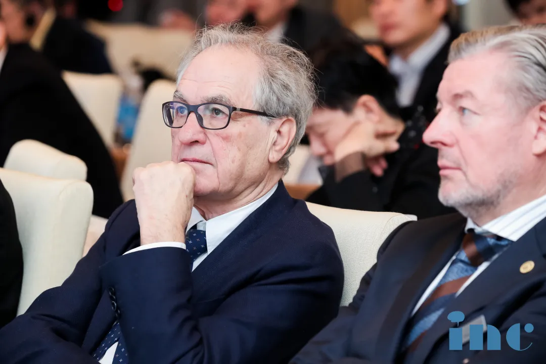 左，Concezio Di Rocco教授；右，Helmut Bertalanffy教授