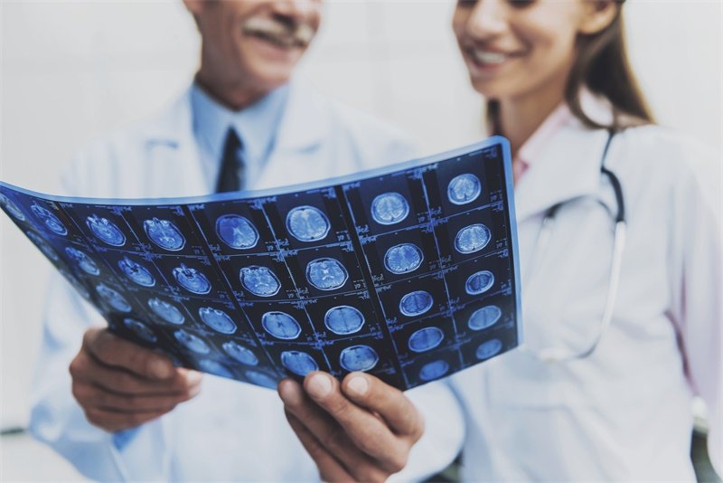 低级别胶质瘤反正都会复发，手术找谁都一样？这句话害了太多人