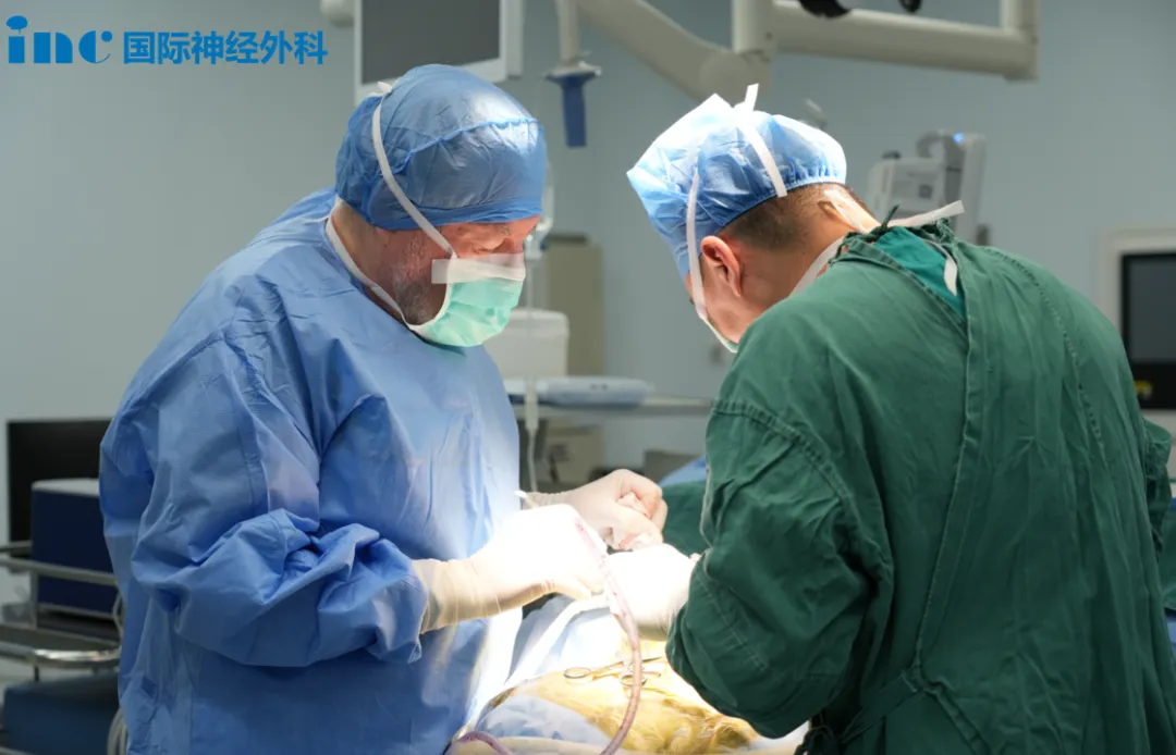 手术刀下的新生：51岁男性颈髓术后1小时状态惊喜，7岁脑干小勇士复诊拥抱＂巴爷爷＂