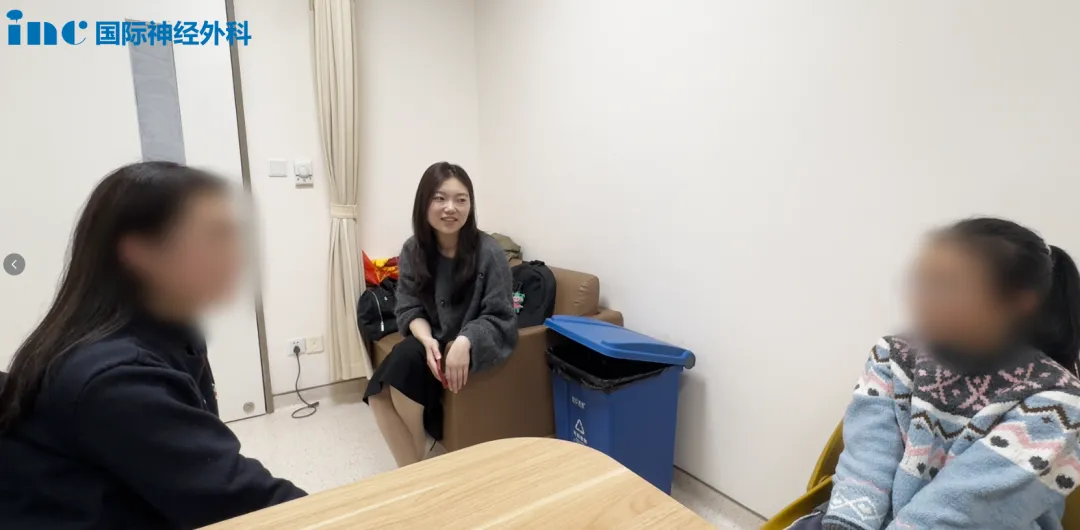 妈妈在镜头前回忆这段经历