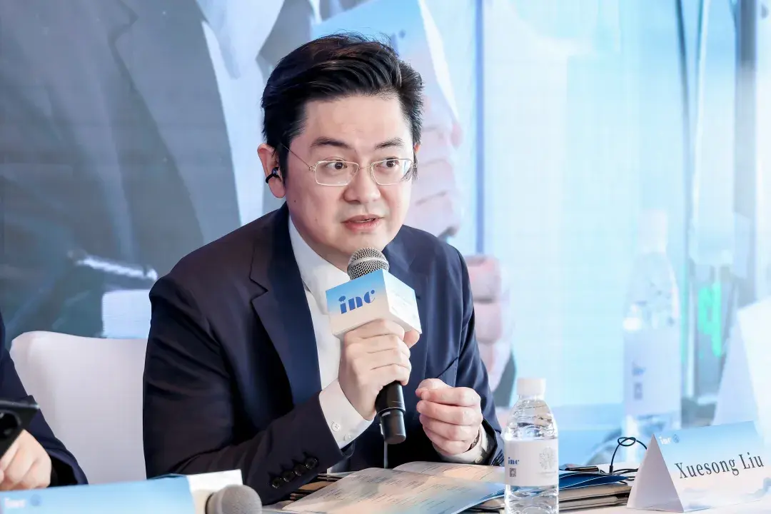 第五届世界神经外科顾问团云端峰会,刘雪松教授作为大会主持