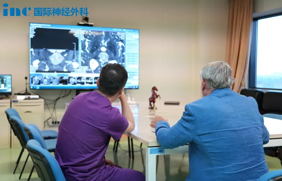巴教授作为北京天坛医院神经外科外籍专家