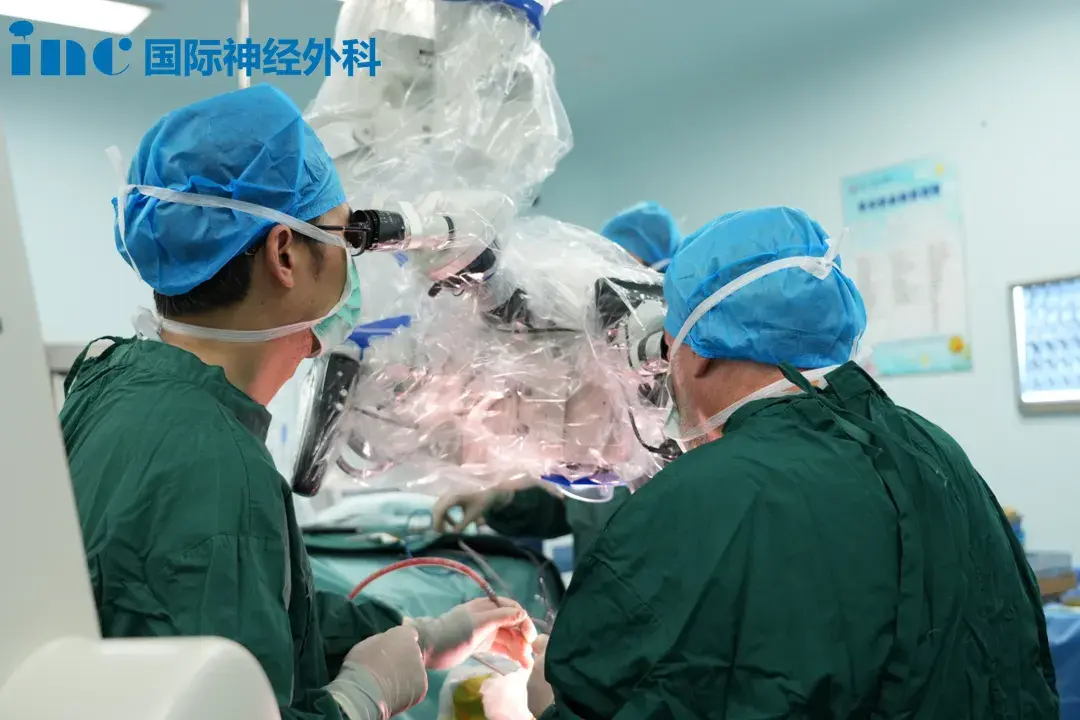 最终顺利切除肿瘤,视神经、视交叉、垂体柄、嗅神经都完整保留。