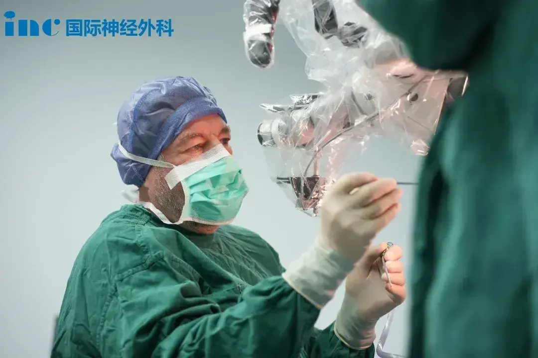 巴特朗菲教授